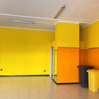 Luminoso locale commerciale