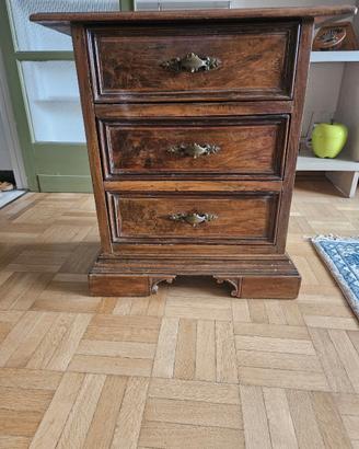 mobiletto antico in legno
