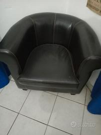 Poltrona in simil pelle 