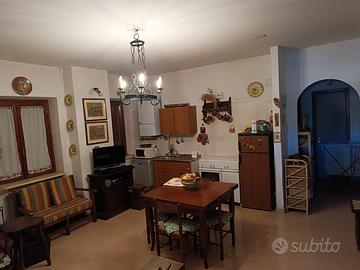 Campo di Giove- con giardino e camino