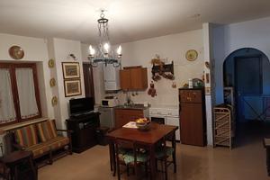 Campo di Giove- con giardino e camino