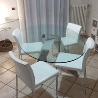 tavolo cristallo ovale 180 x 110 e sedie in pelle