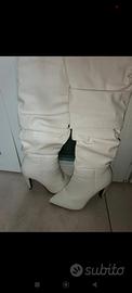 stivali bianchi con tacco da donna