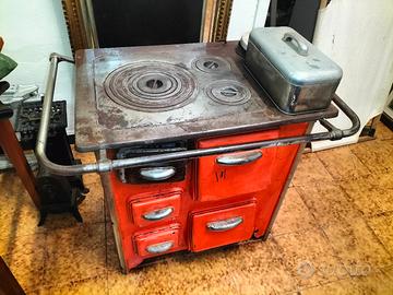 Grazioso Piccolo Spargher Antica Stufa a Legna