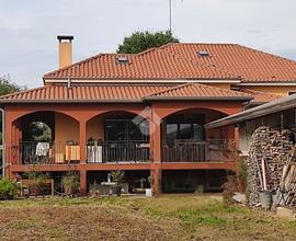 VILLA SINGOLA A LONATE POZZOLO