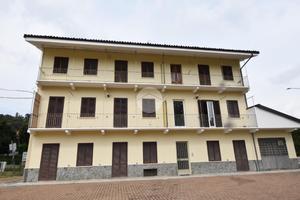 2 LOCALI A BANCHETTE