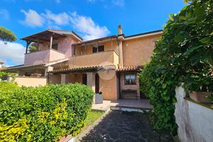 VILLA A SCHIERA A ANZIO