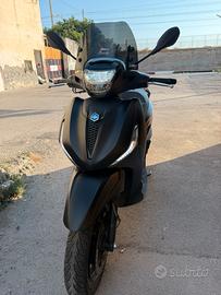 Beverly 300 Deep Black 2023