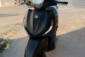 Beverly 300 Deep Black 2023