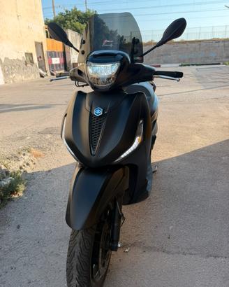 Beverly 300 Deep Black 2023