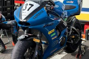 Yamaha R6