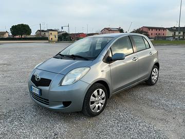 Toyota yaris 1.0 benzina unico proprietario
