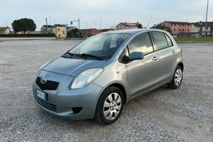 Toyota yaris 1.0 benzina unico proprietario
