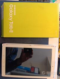 tablet Samsung Tab e con scheda memoria da 64gb