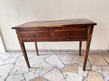 Scrivania del 700 e tanti mobili d'antiquariato