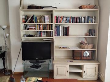 Libreria in legno fatta a mano