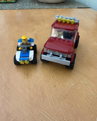 Lego polizia con bandito