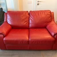 Divano rosso finto cuoio