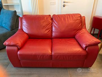 Divano rosso finto cuoio