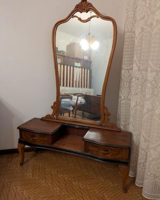 Toeletta vintage anni ’50 con grande specchio
