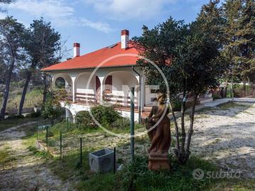 Villa di 295 m² con più di 5 locali a Pescara