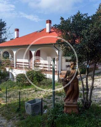 Villa di 295 m² con più di 5 locali a Pescara