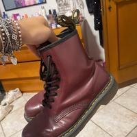 Dr martens 8 buchi rossi