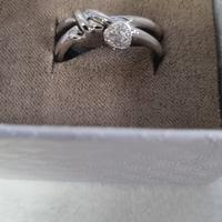 anello in oro bianco 750 e zirconi