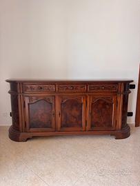 Elegante sala da pranzo classica in legno massello