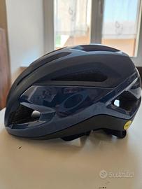 casco oackley ARO3 mips blu