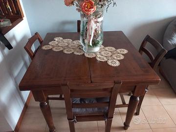 Angoliera , tavolo e sedie in arte povera