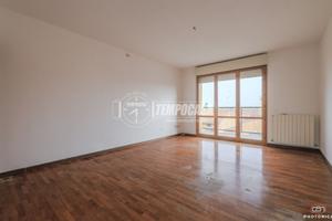 QUADRILOCALE CON GARAGE E CANTINA E DOPPI SERVIZI