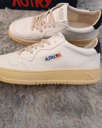 Scarpe Autry vestibilità n. 43