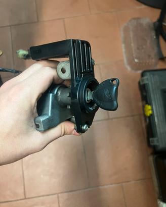 Blochetto chiavi sh 300 2009