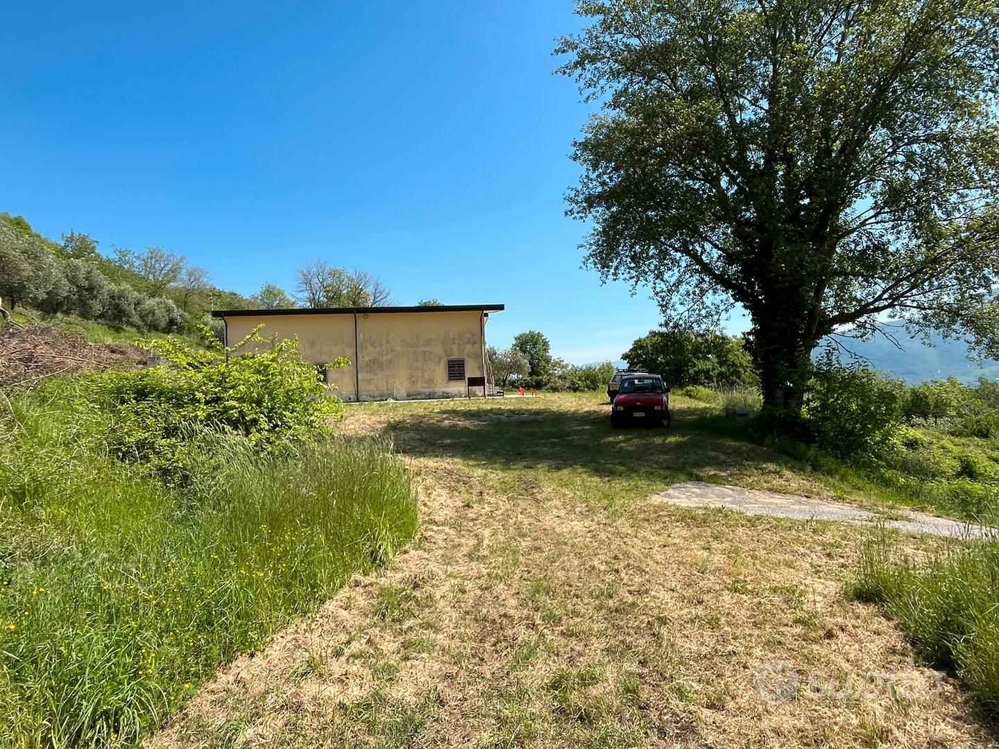 Casa su due livelli e terreni cda Piede del Monte - Vista 3