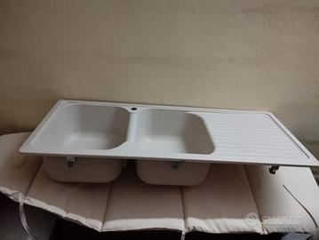 Lavello da cucina con 2 vasche e gocciolatoio