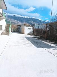 Ampio locale commerciale