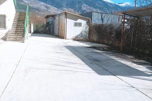 Ampio locale commerciale