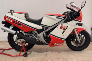 YAMAHA RD500