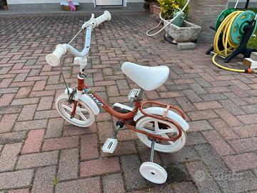 Bicicletta a pedali per bambini