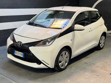 Toyota Aygo 1.0 VVT-i 69 CV 5 porte x-black Tss