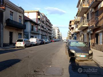 Ampio Magazzino Carrabile zona Rapisardi/Menza