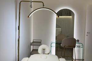 Cabina arredata per il settore beauty e a norma