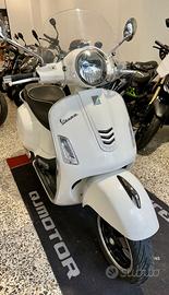 Piaggio Vespa 300 GTS
