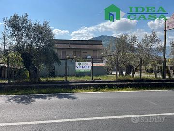 Abitazione di Grande metratura con Giardino