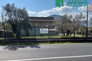 Abitazione di Grande metratura con Giardino