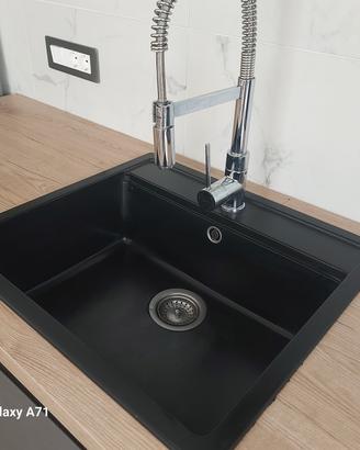 cucina lineare completa di elettrodomestici