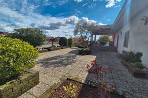 Casa indipendente con giardino e bottega