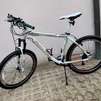 Bicicletta mtb 26