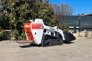 P169 - MINIPALA BOBCAT MT52